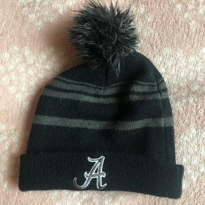 Captivating Headgear Youth Unisex Alabama Black & Gray Pom Pom Cuffed Beanie OS